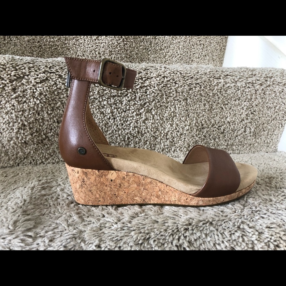 Ugg brand new size 9 Zoe wedges